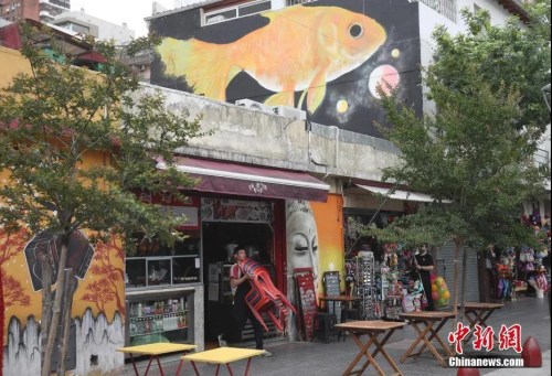 资料图：布宜诺斯艾利斯“唐人街”上的一家店铺。中新社记者 盛佳鹏 摄