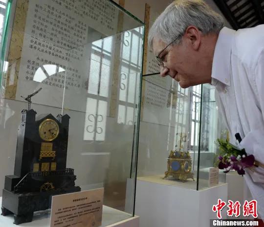 资料图：游客参观利玛窦主题展览。<a target='_blank'  data-cke-saved-href='http://www.chinanews.com/' href='http://www.chinanews.com/'>中新社</a>发 黄耀辉 摄 